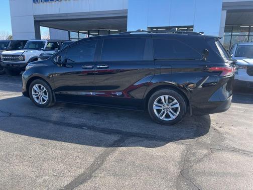 2022 Toyota Sienna XLE