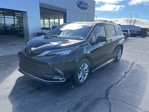 2022 Toyota Sienna XLE