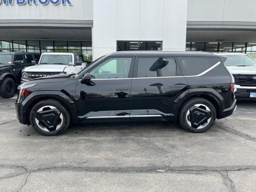 Aurora Black Pearl 2024 Kia EV9 Land