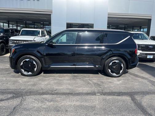 Aurora Black Pearl 2024 Kia EV9 Land