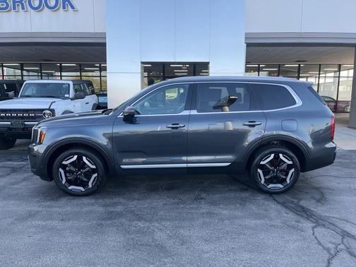 Gravity Gray 2023 Kia Telluride S