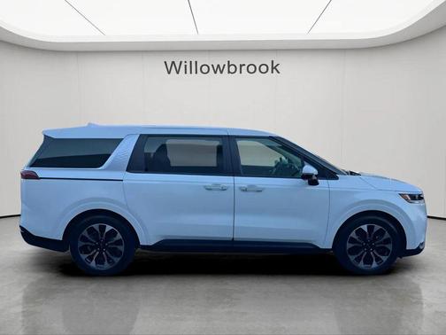 Snow White Pearl 2024 Kia Carnival EX