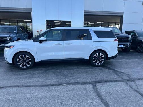 Snow White Pearl 2024 Kia Carnival EX