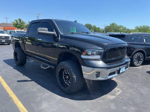 Brilliant Black Crystal Pearlcoat 2016 RAM 1500 Big Horn
