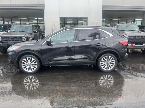2022 Ford Escape Titanium