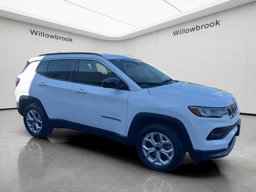Bright White Clearcoat 2026 Jeep Compass Latitude