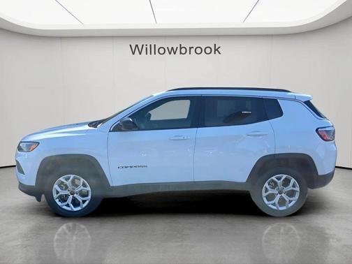 Bright White Clearcoat 2026 Jeep Compass Latitude