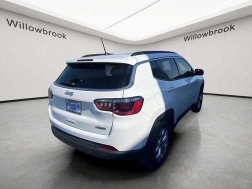 Bright White Clearcoat 2026 Jeep Compass Latitude
