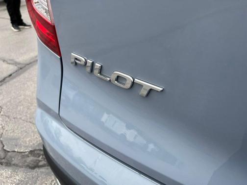 2022 Honda Pilot Touring 8-Passenger