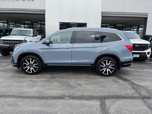 2022 Honda Pilot Touring 8-Passenger