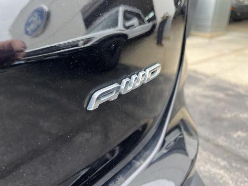 Black Metallic 2022 Ford Edge SEL