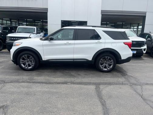 White Metallic 2023 Ford Explorer XLT