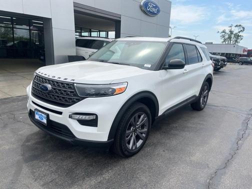 White Metallic 2023 Ford Explorer XLT