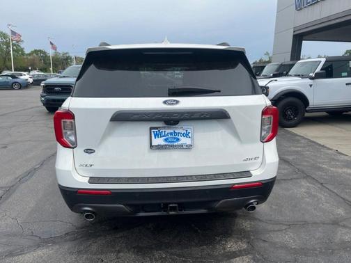 White Metallic 2023 Ford Explorer XLT