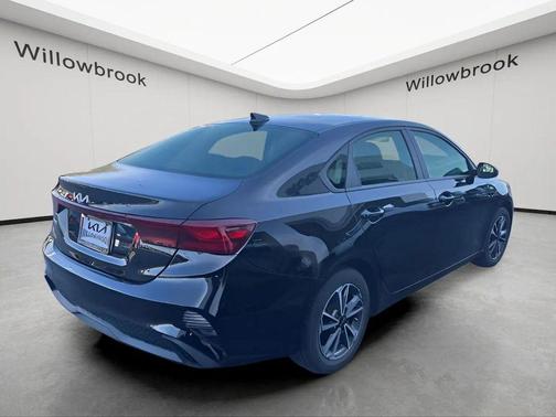 Aurora Black Pearl 2022 Kia Forte LXS