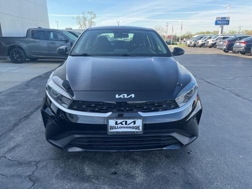 Aurora Black Pearl 2022 Kia Forte LXS