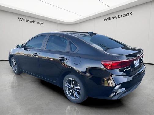 Aurora Black Pearl 2022 Kia Forte LXS