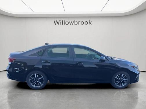 Aurora Black Pearl 2022 Kia Forte LXS