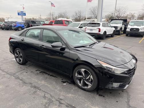 2023 Hyundai ELANTRA SEL