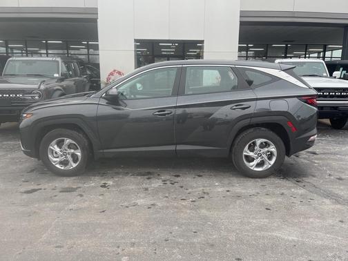 2023 Hyundai TUCSON SE