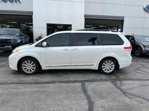 Blizzard Pearl 2013 Toyota Sienna Limited