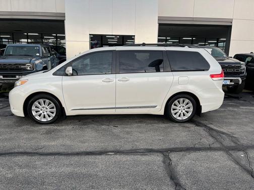 Blizzard Pearl 2013 Toyota Sienna Limited