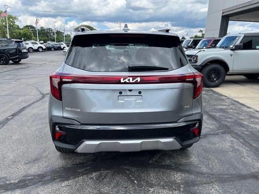 Steel Gray 2024 Kia Seltos SX