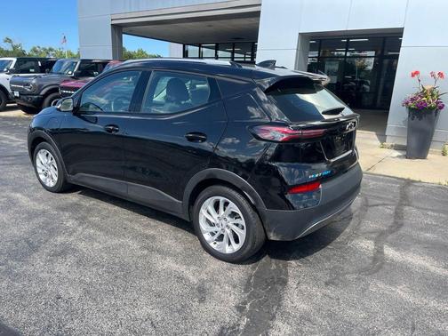 Mosaic Black Metallic 2023 Chevrolet Bolt EUV LT