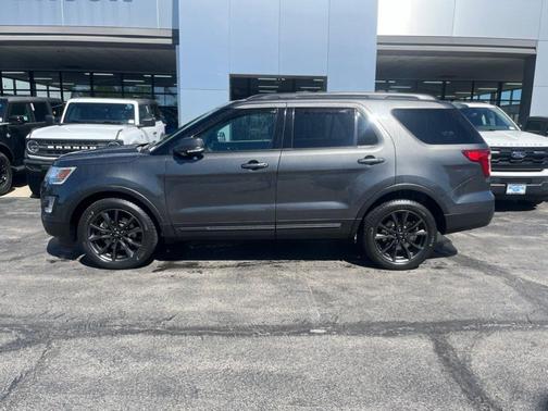Magnetic 2017 Ford Explorer XLT