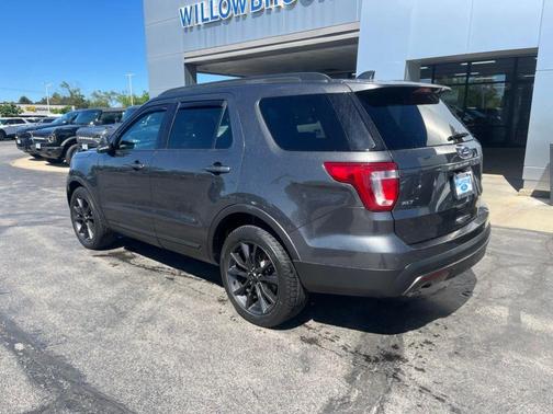 Magnetic 2017 Ford Explorer XLT