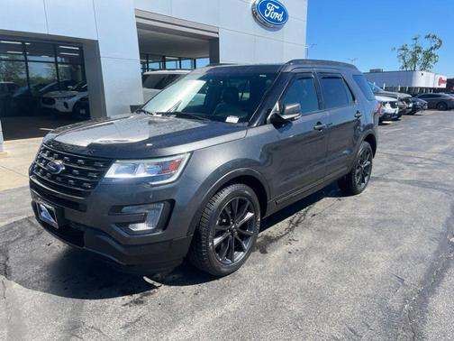 Magnetic 2017 Ford Explorer XLT