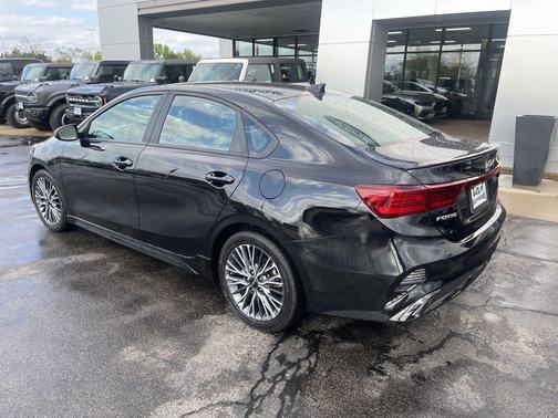 Aurora Black Pearl 2023 Kia Forte GT-Line