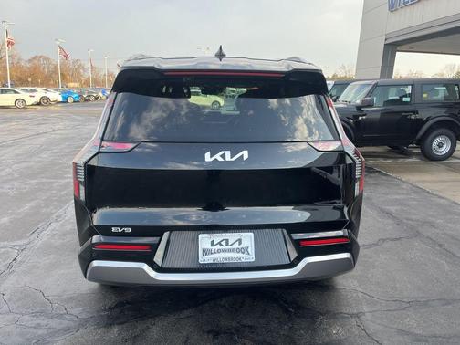 Aurora Black Pearl 2024 Kia EV9 Land