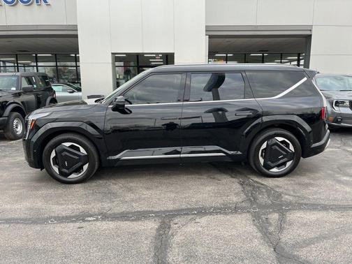Aurora Black Pearl 2024 Kia EV9 Land