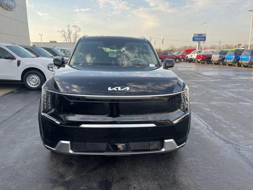 Aurora Black Pearl 2024 Kia EV9 Land