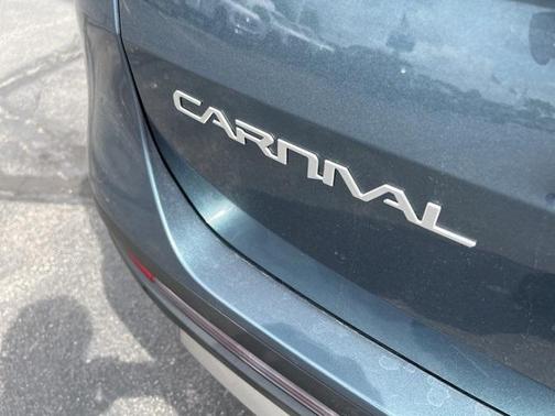 2024 Kia Carnival SX