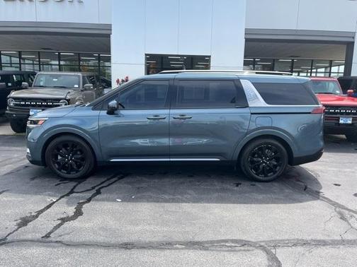 2024 Kia Carnival SX