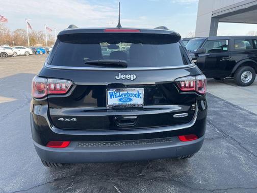 Diamond Black 2018 Jeep Compass Latitude