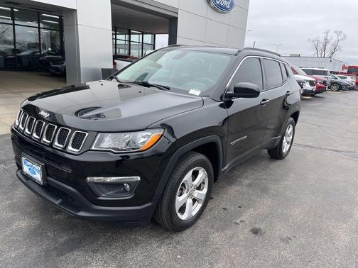 Diamond Black 2018 Jeep Compass Latitude