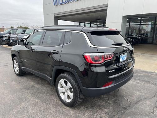 Diamond Black 2018 Jeep Compass Latitude