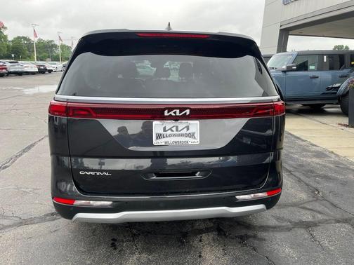 Metal 2024 Kia Carnival LX