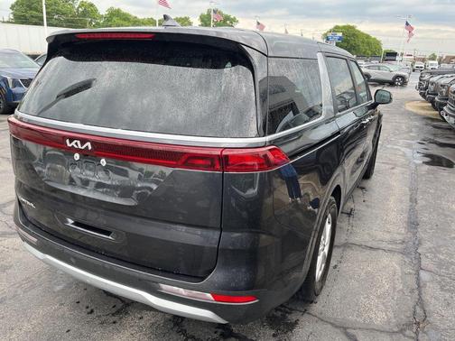 Metal 2024 Kia Carnival LX