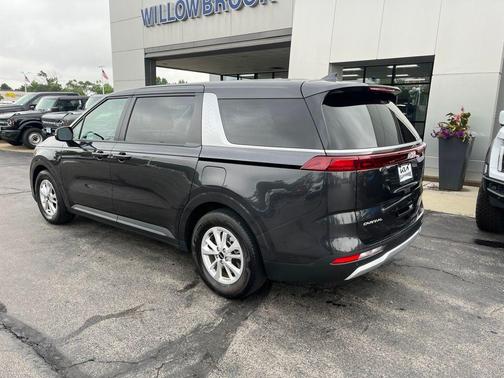 Metal 2024 Kia Carnival LX