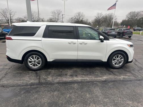 2024 Kia Carnival LX