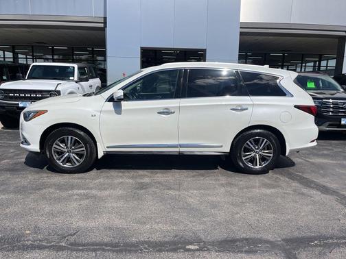White 2017 INFINITI QX60 Base
