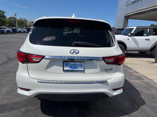 White 2017 INFINITI QX60 Base
