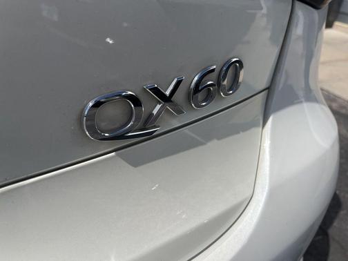 White 2017 INFINITI QX60 Base