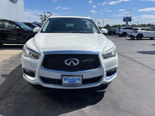 White 2017 INFINITI QX60 Base