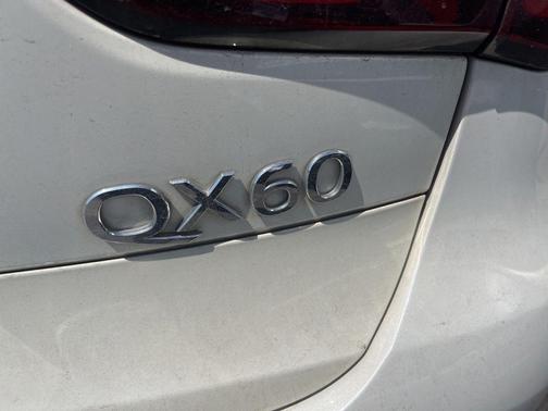 White 2017 INFINITI QX60 Base