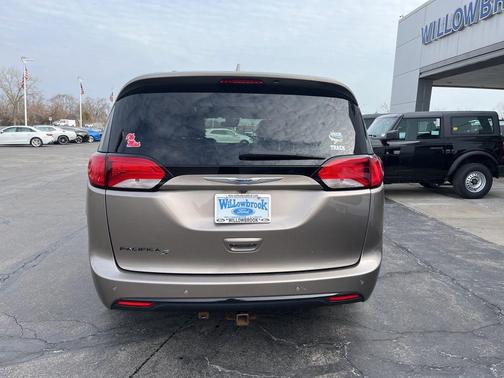 Molten Silver 2018 Chrysler Pacifica Touring-L Plus